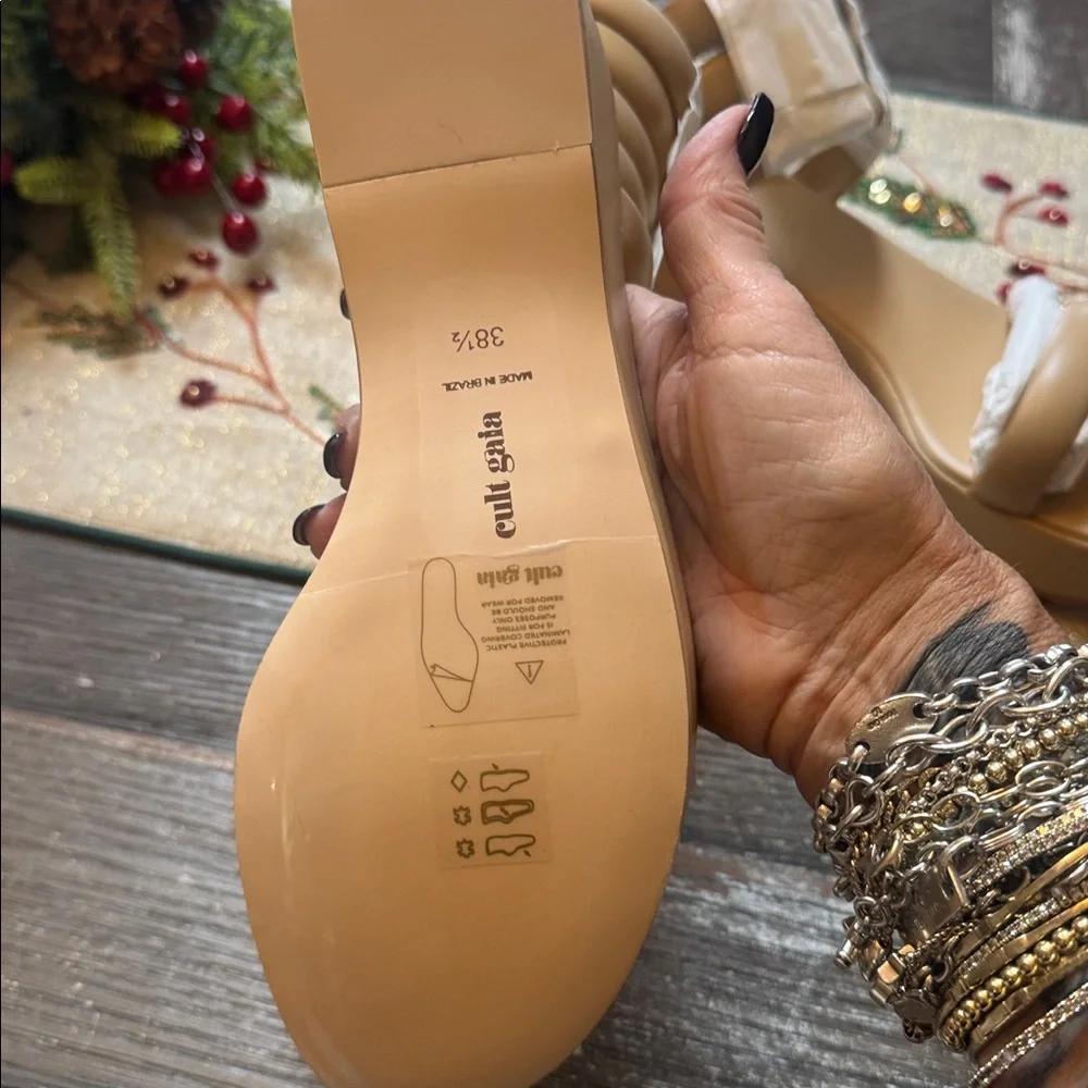 NWT CULT GAIA SANDALS 38.5